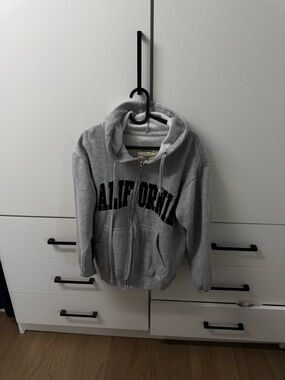 Gray 'California' Zip Hoodie - Soft Fleece Sweatshirt